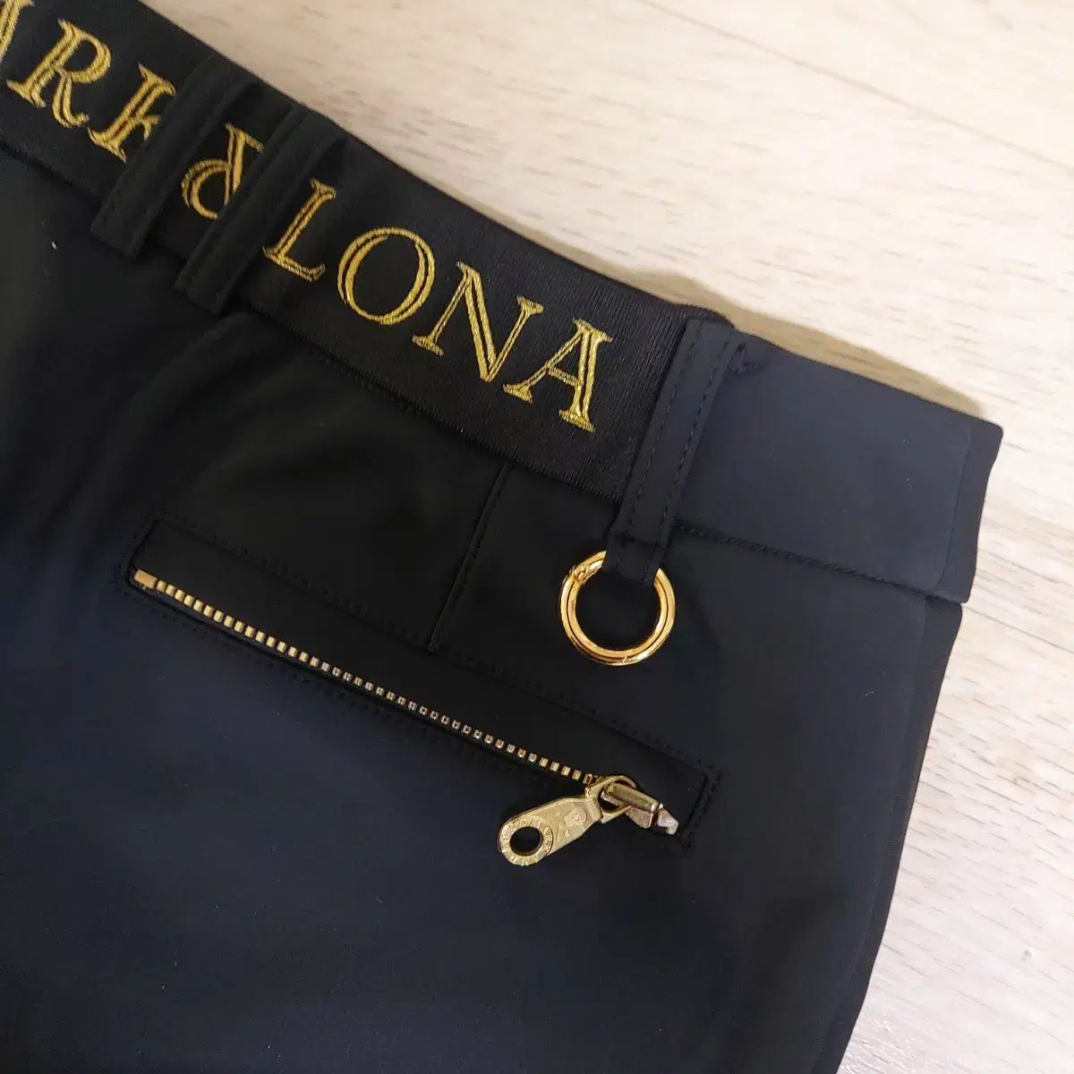 LONA マークアンドロナ