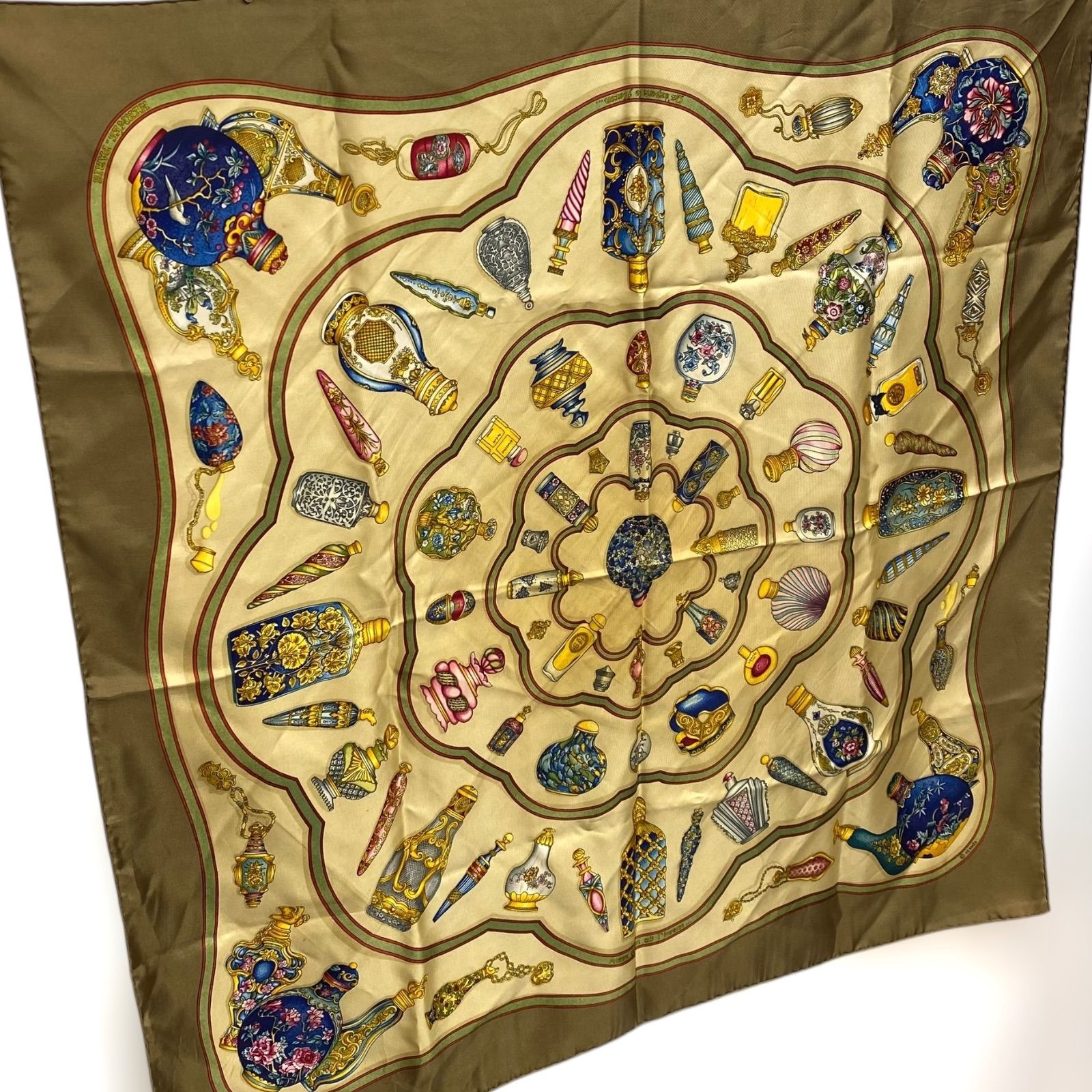 エルメス カレ90 Qu importe le flacon シルクスカーフ 香水瓶 カーキ HERMES AC 0095