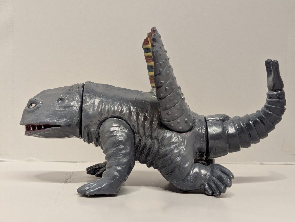 ヤモマーク 大怪獣シリーズ ウルトラマン ケムラー グレー成型/赤/黄/緑/銀