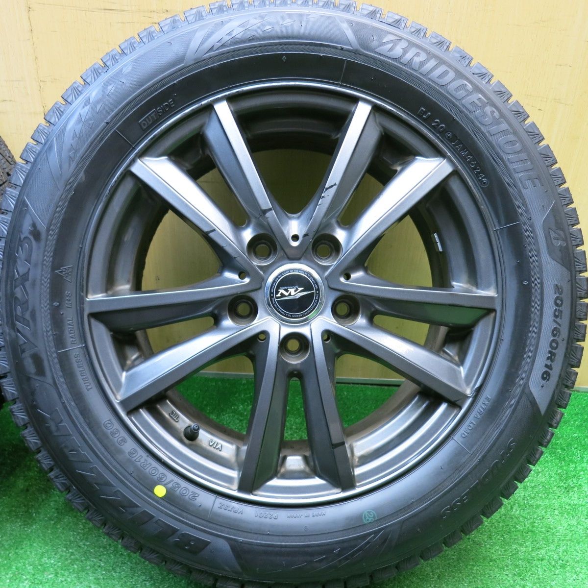 24年 スタッドレス 205 60 R 16 ブリヂストン ブリザック VRX 3 NIRVANA NV ニルバーナ ニルヴァーナ 16インチ PCD 114 5 H ス