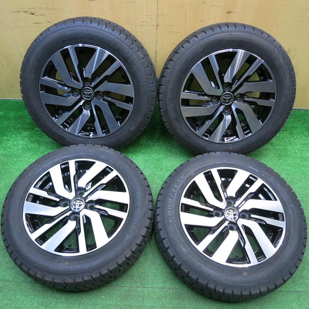 バリ溝 22年 ほぼ10分 トヨタ ルーミー タンク 165 65 R 14 スタッドレス グッドイヤー アイスナビ7 14インチ PCD 100 4 H ス