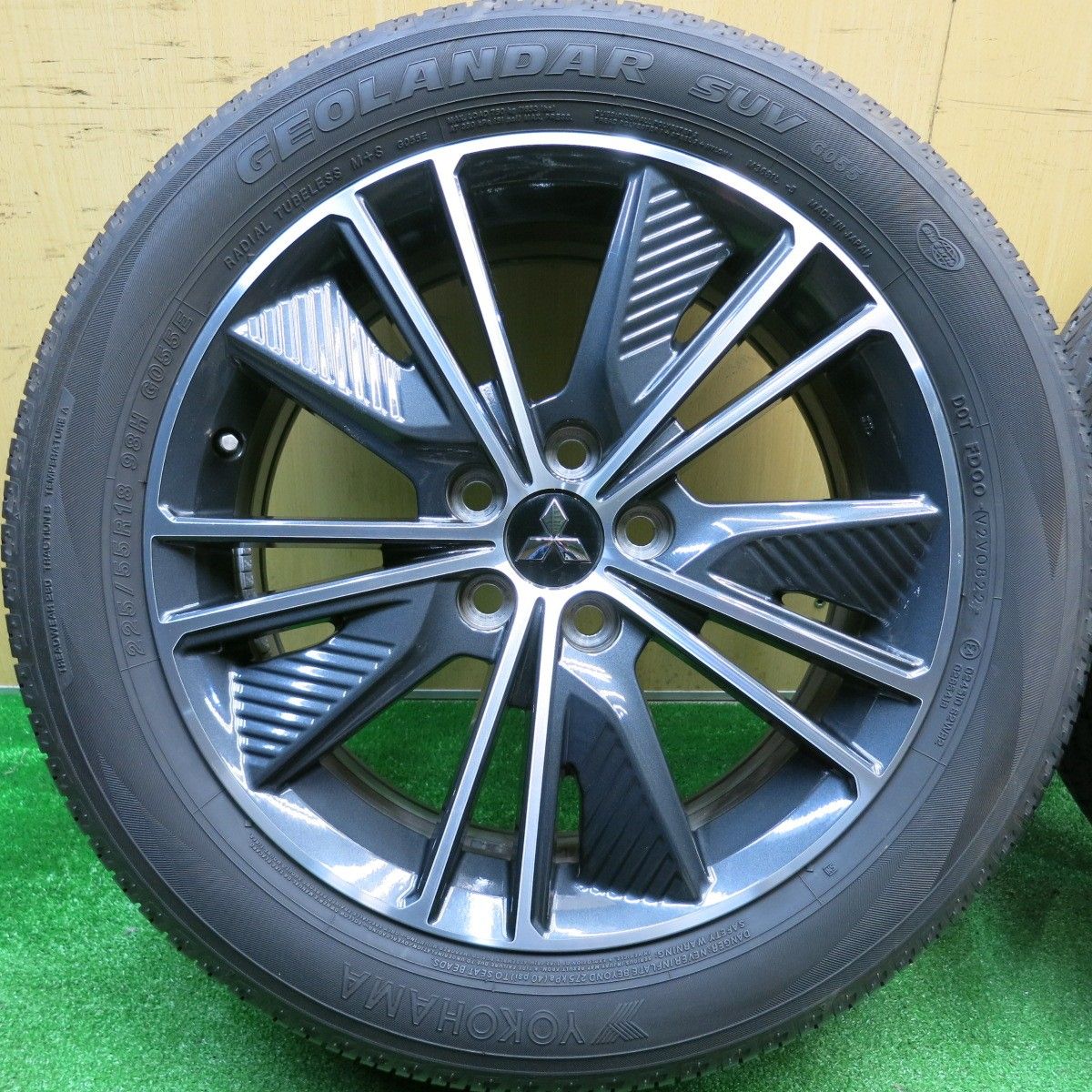 バリ山2024年ヨコハマデシベル225 55r18デリカD:5 純正ホイール4本 バリ山2024年ヨコハマデシベル225 55r18デリカD:5 純正ホイール4本