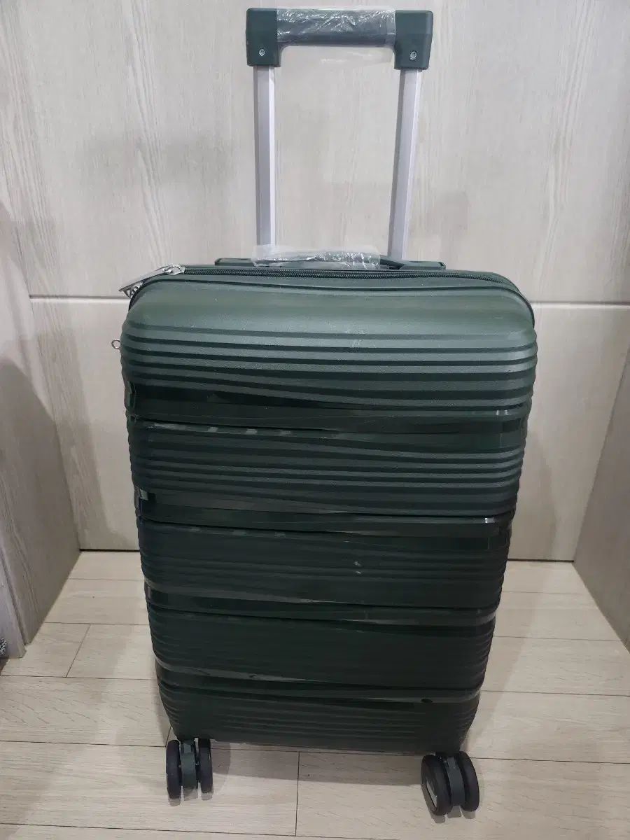 20インチ HARDウェア 旅行用キャリー