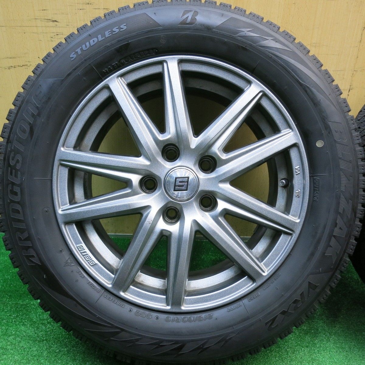 バリ溝！21年！キレイ！8.5分☆スタッドレス 215/60R16 ブリヂストン