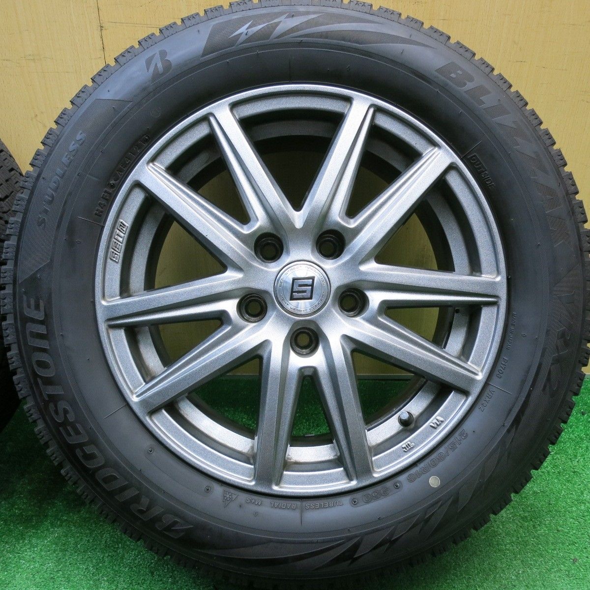 バリ溝！21年！キレイ！8.5分☆スタッドレス 215/60R16 ブリヂストン