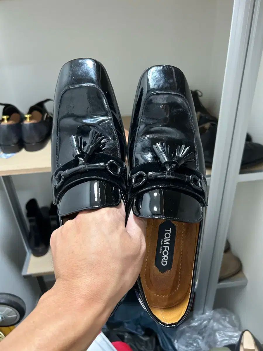 TOM FORD ブラック パテント タッセル ローファー