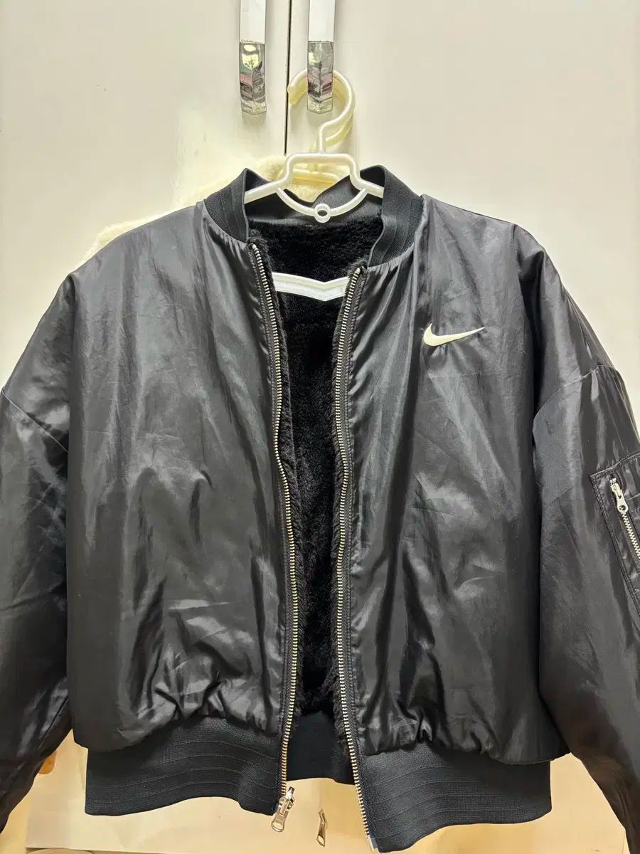 ナイキ ブラック ブルゾン ジャケット レディース Sサイズ