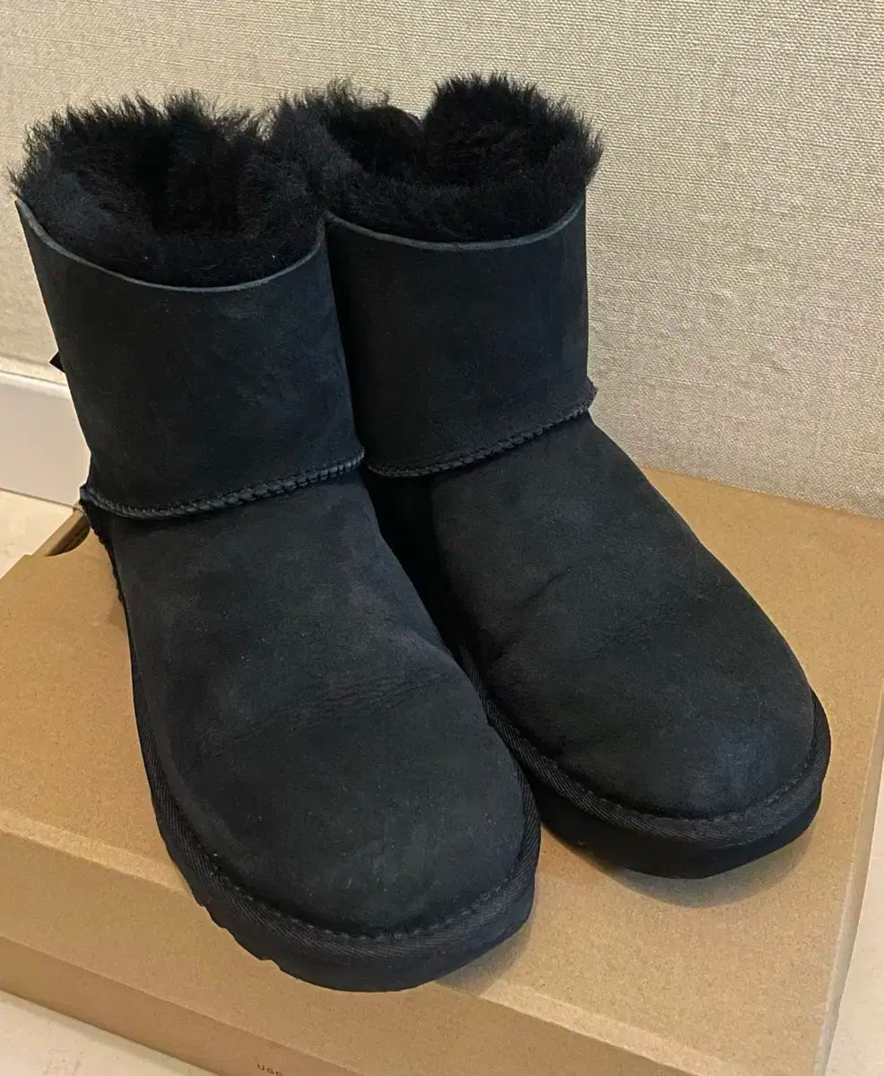 UGG アグ ミニ ベイリー ボー 2 ブーツ ブラック