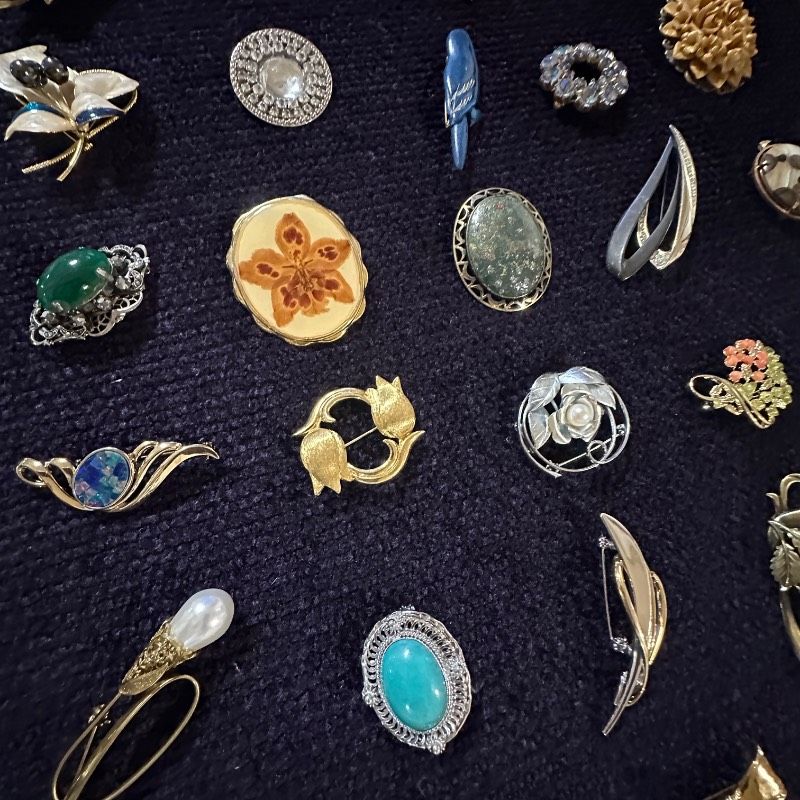 vintage】ブローチ まとめ売り 大量 50点以上 GT-BR22 - メルカリ