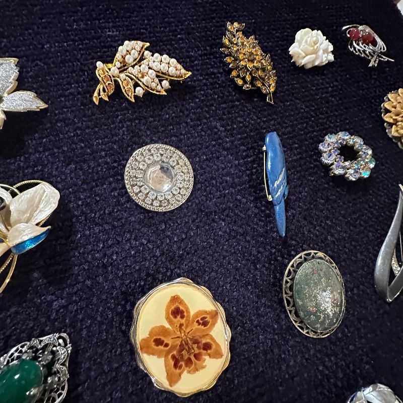 vintage】ブローチ まとめ売り 大量 50点以上 GT-BR22 - メルカリ
