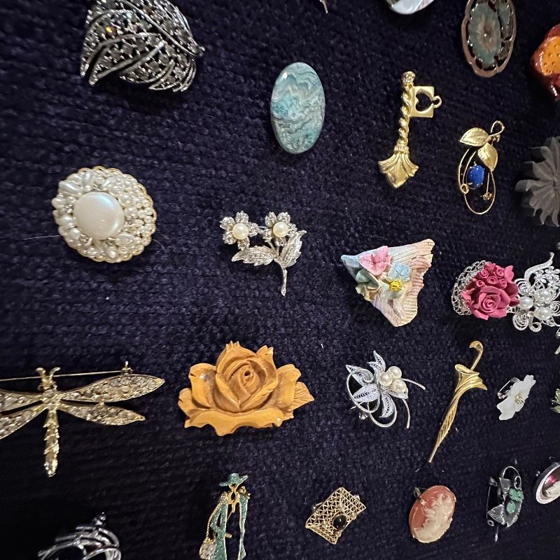 【vintage】ブローチ　大量　130点以上　まとめ売り vintage】ブローチ まとめ売り 大量 70点以上 GT-BR20 - メルカリ
