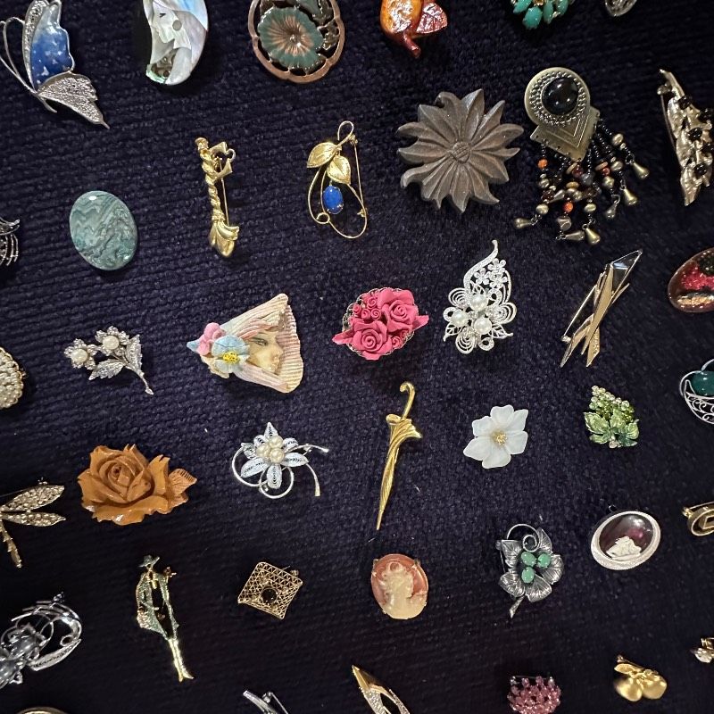 vintage】ブローチ まとめ売り 大量 60点以上 GT-BR23 - メルカリ