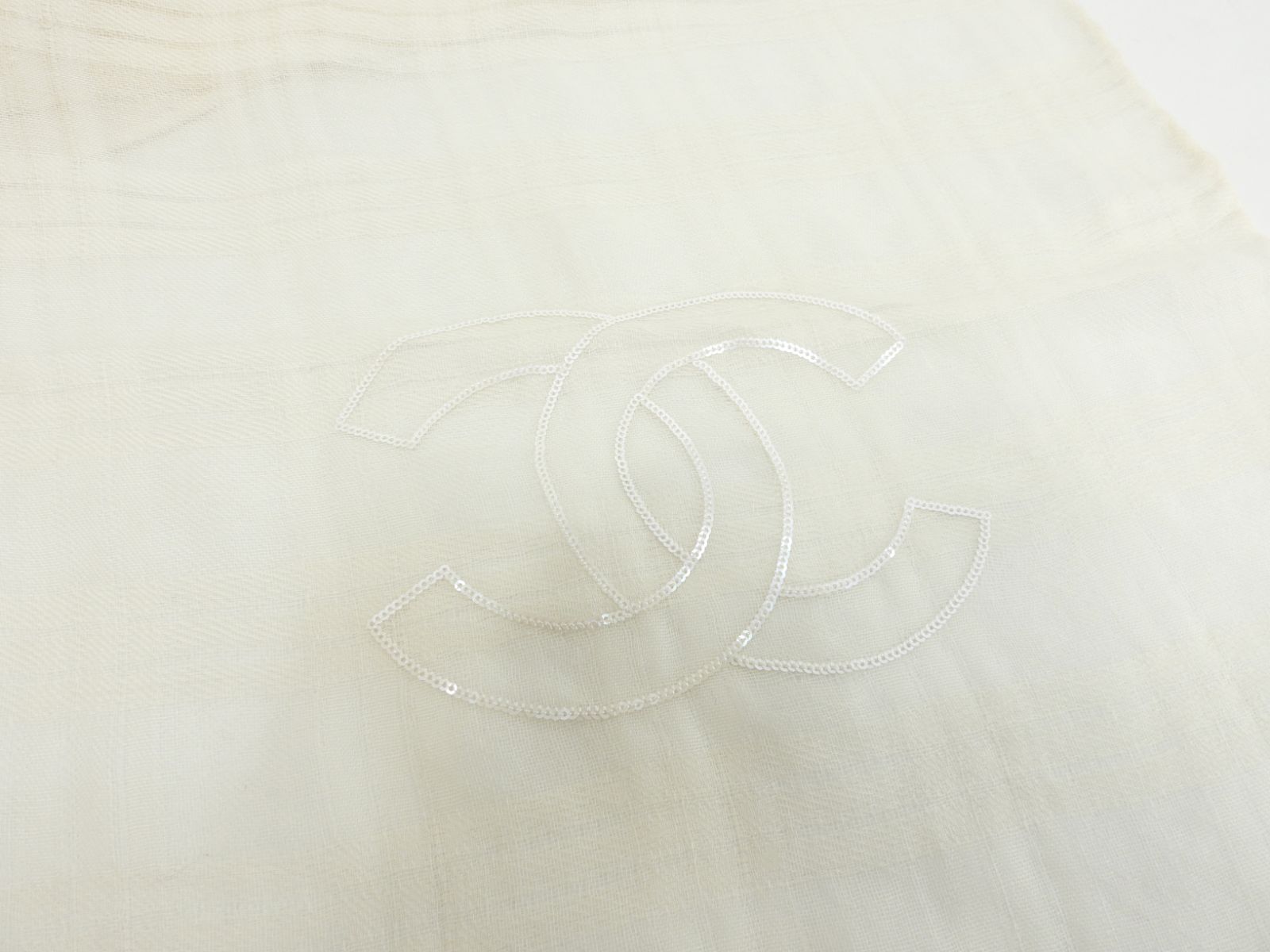 薄クリーム色 スパンコール