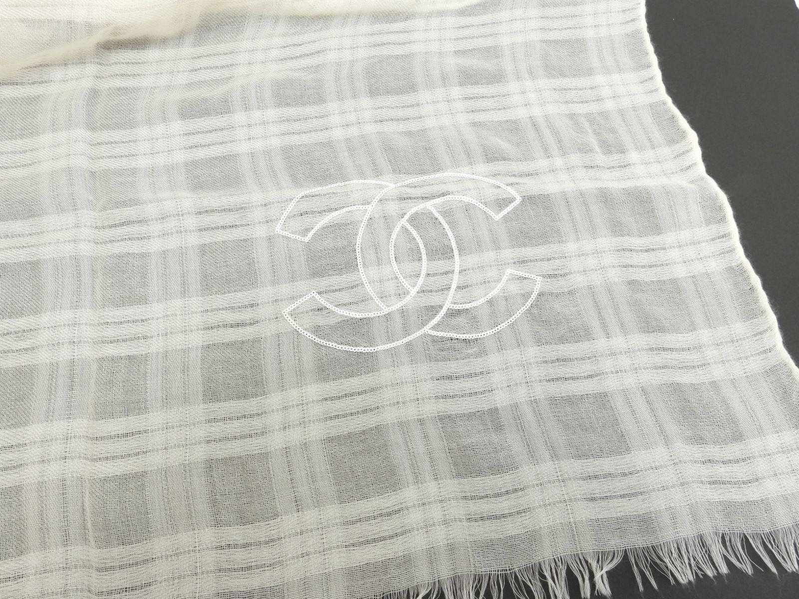 薄クリーム色 スパンコール