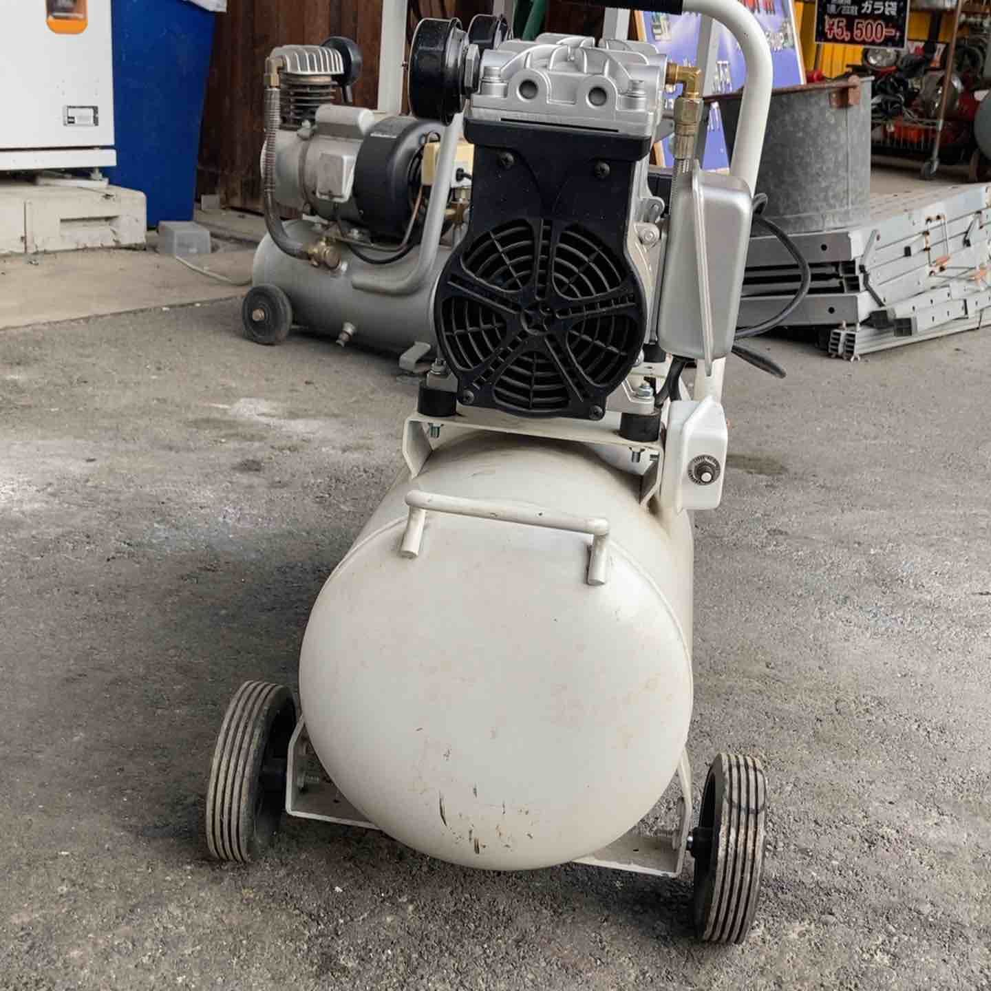 引取限定】【中古品】SK11 エアーコンプレッサー PUMA SW-231 タンク