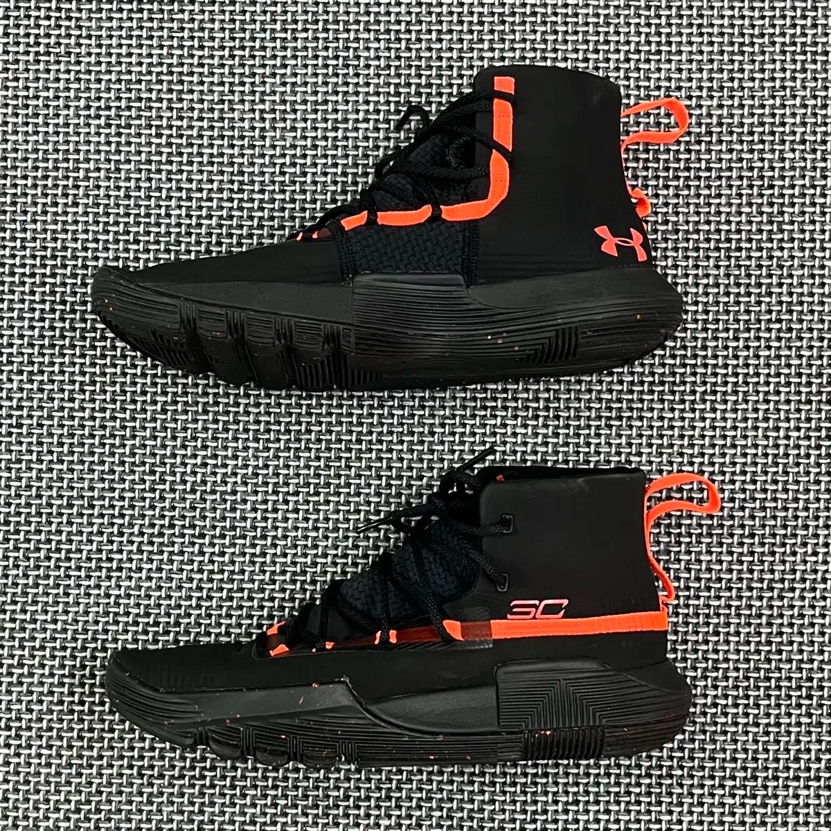  タグない 靴 245 UNDER ARMOUR アンダーアーマー カリー バスケシューズ スニーカー シューズ(男性用) バスケットボール