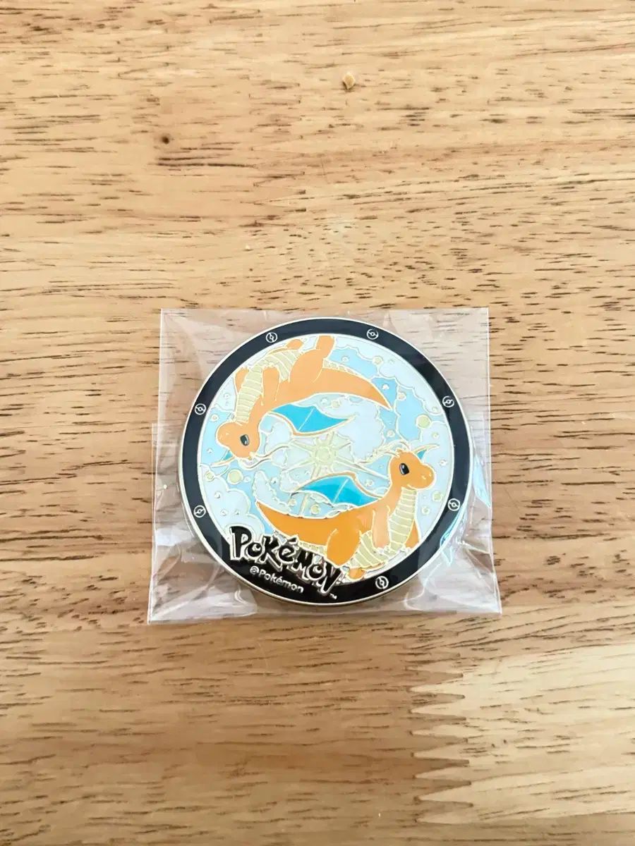 ポケモン グラジオ、リーリエ、ルザミーネ 缶バッジ 【4918 2025年最新