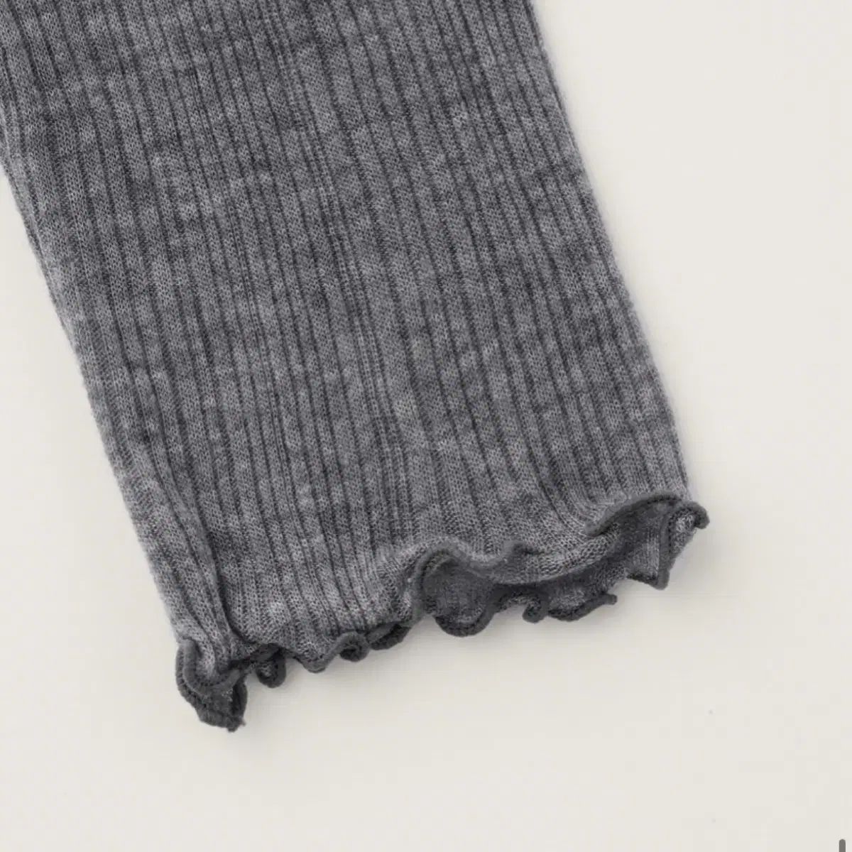  シエンヌ レイア ロングスリーブ グレー タートルネック Tシャツ 長袖 Tシャツ カットソー