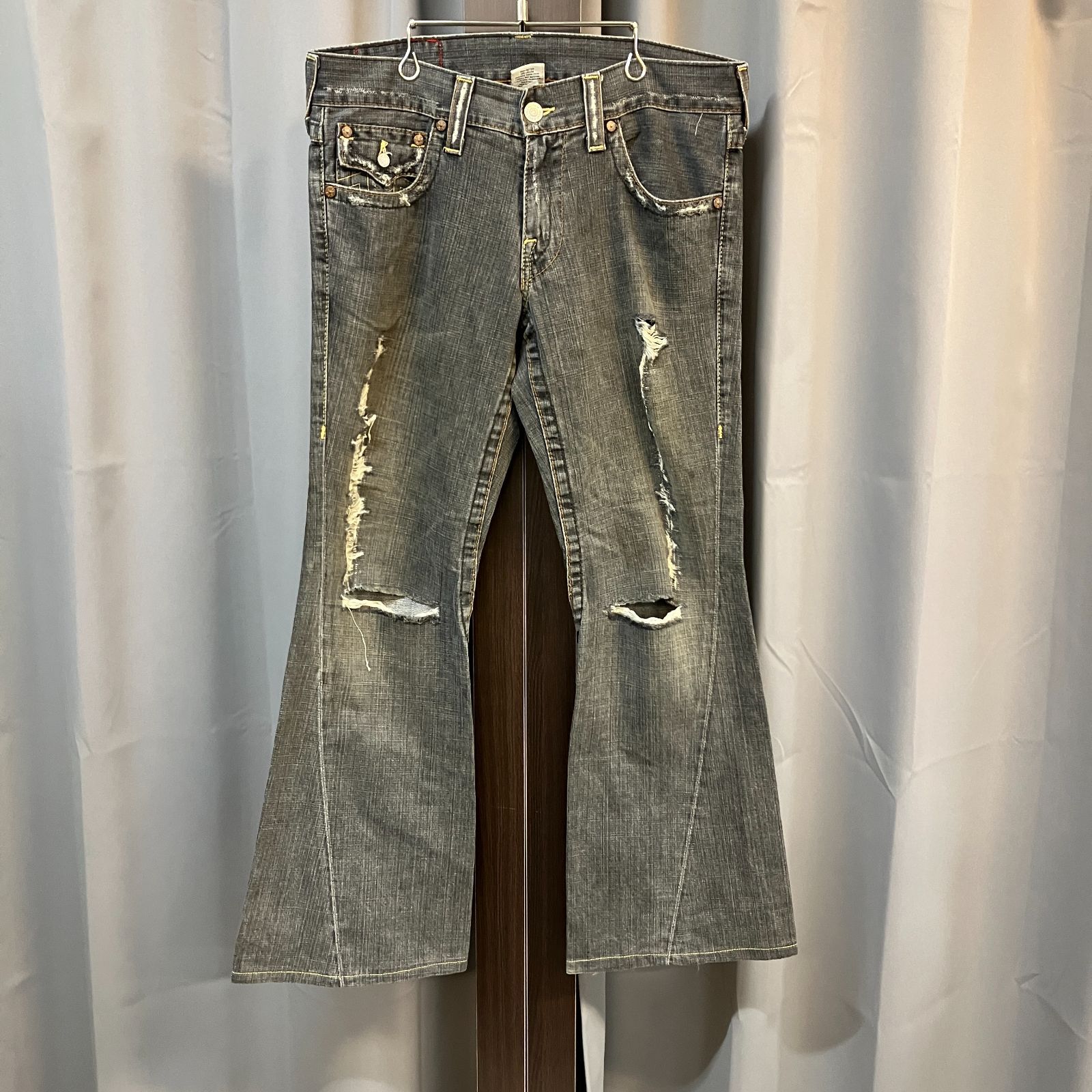 True Religion デニム ダメージ加工 TRUE RELIGION(トゥルーレリジョン)ジーンズダメージインレイカスタム