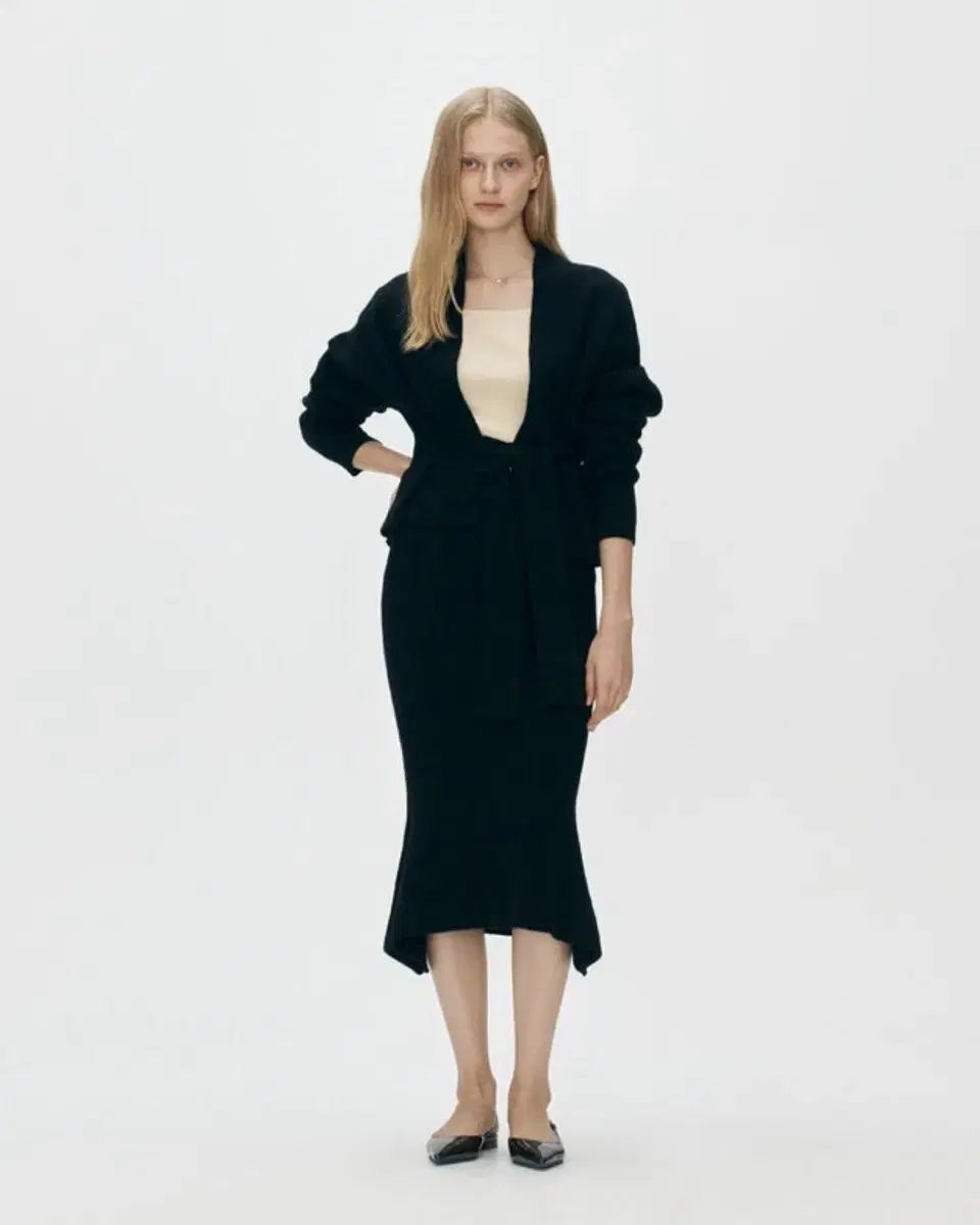 SIE セレナ ホールガーメント スカート アッシュクリーム ブラック