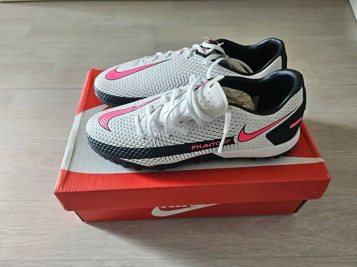 ナイキ ファントムGT アカデミー TF 255