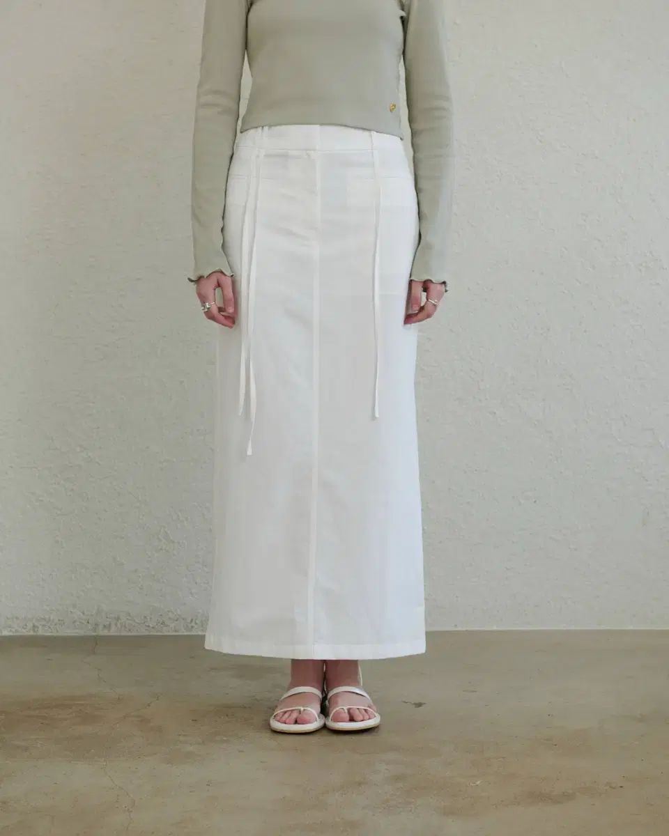 アンミュート BELT LOOP STRING PENCIL SKIRT_WHITE
