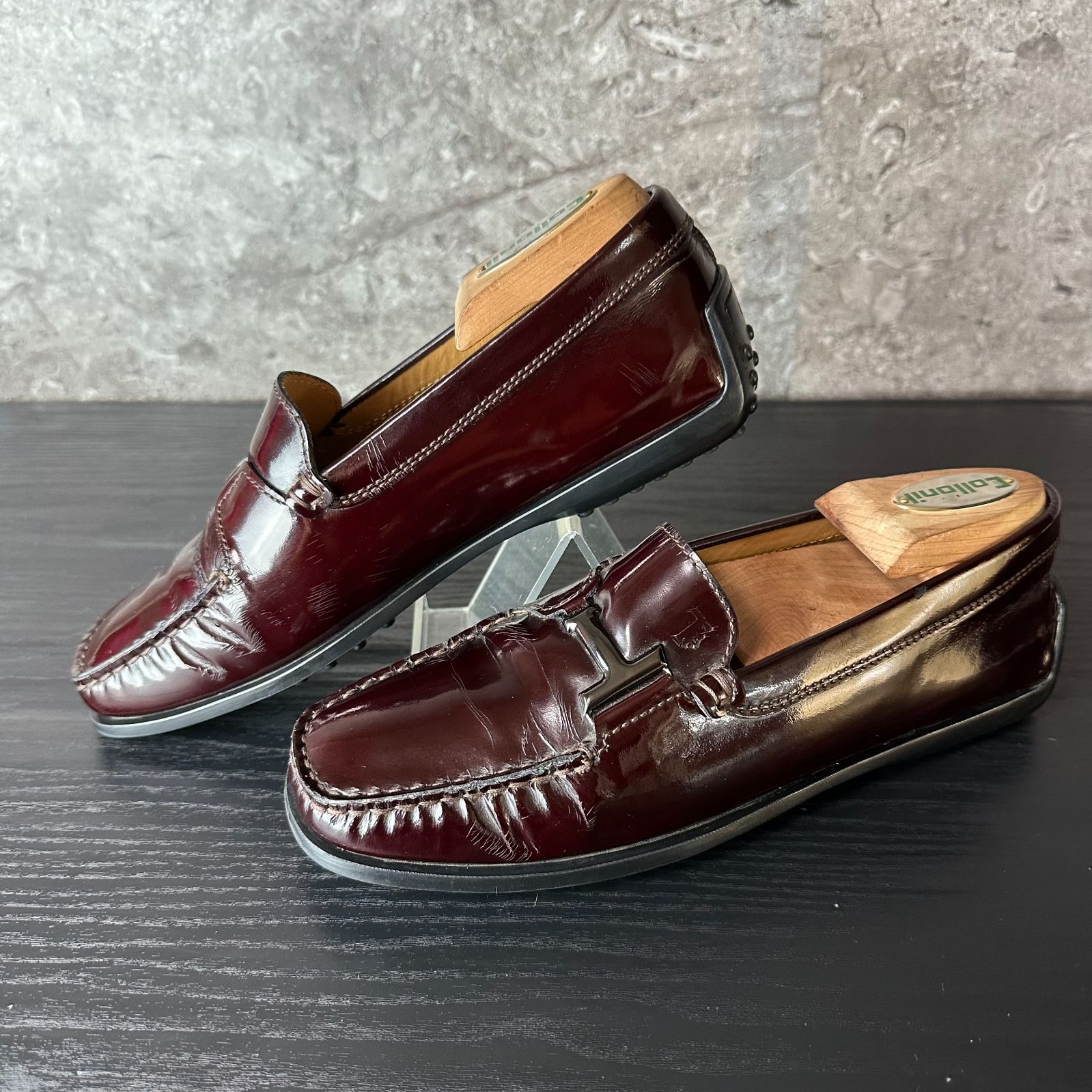 職人が丁寧に磨き上げました】S499 TOD'S トッズ Tロゴ エナメル