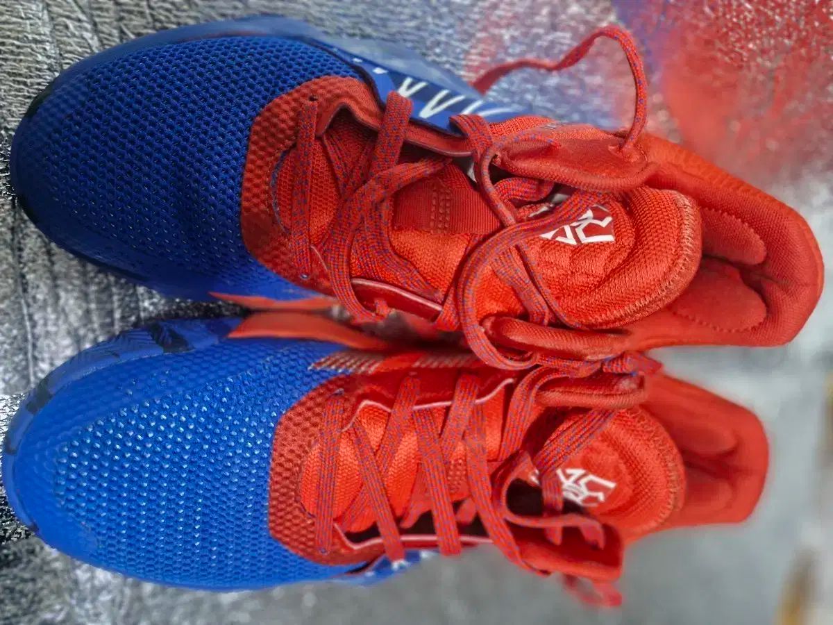 アディダス issue 1 バスケシューズ 265ミリ