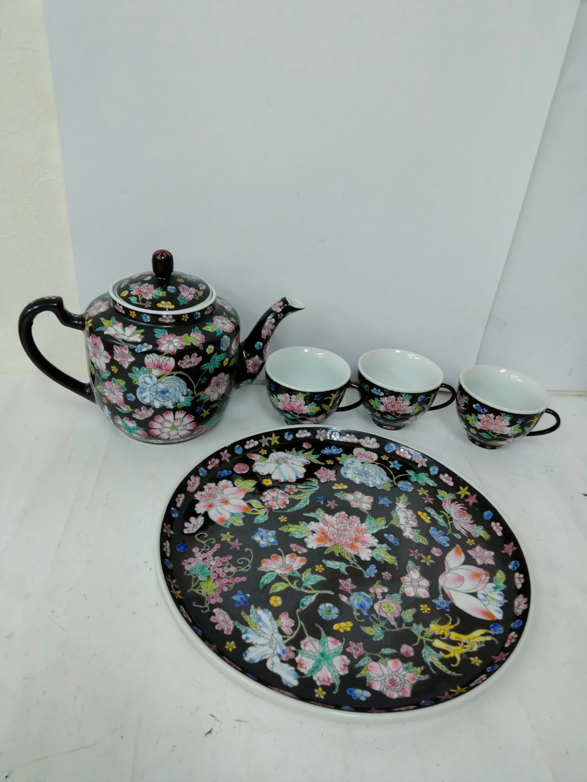 景徳鎮 食器セット5点 中皿 ポット カップ3個 黒 花柄 茶器 急須 平皿