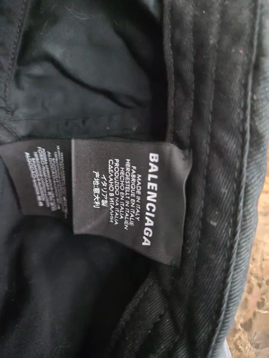 バレンシアガ レインボー ロゴ ベースボールキャップ ブラック L