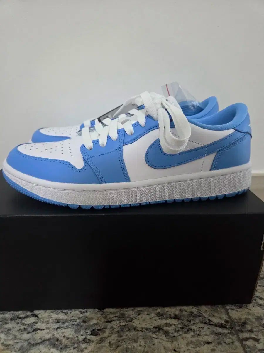 ナイキ ジョーダン1 ゴルフ 白 - ユニバーシティ ブルー 245