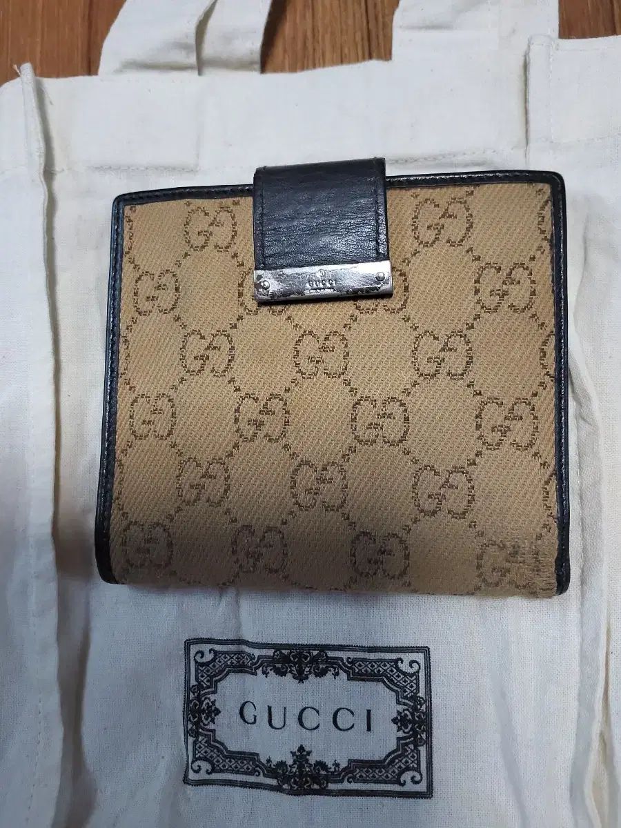 グッチ GG パータン 二つ折り財布 ベージュ