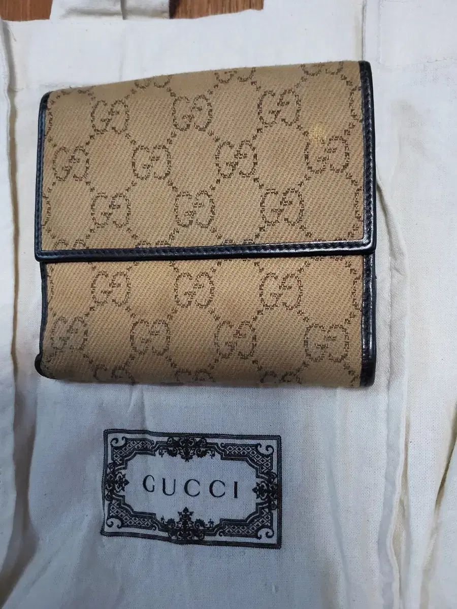 グッチ GG パータン 二つ折り財布 ベージュ