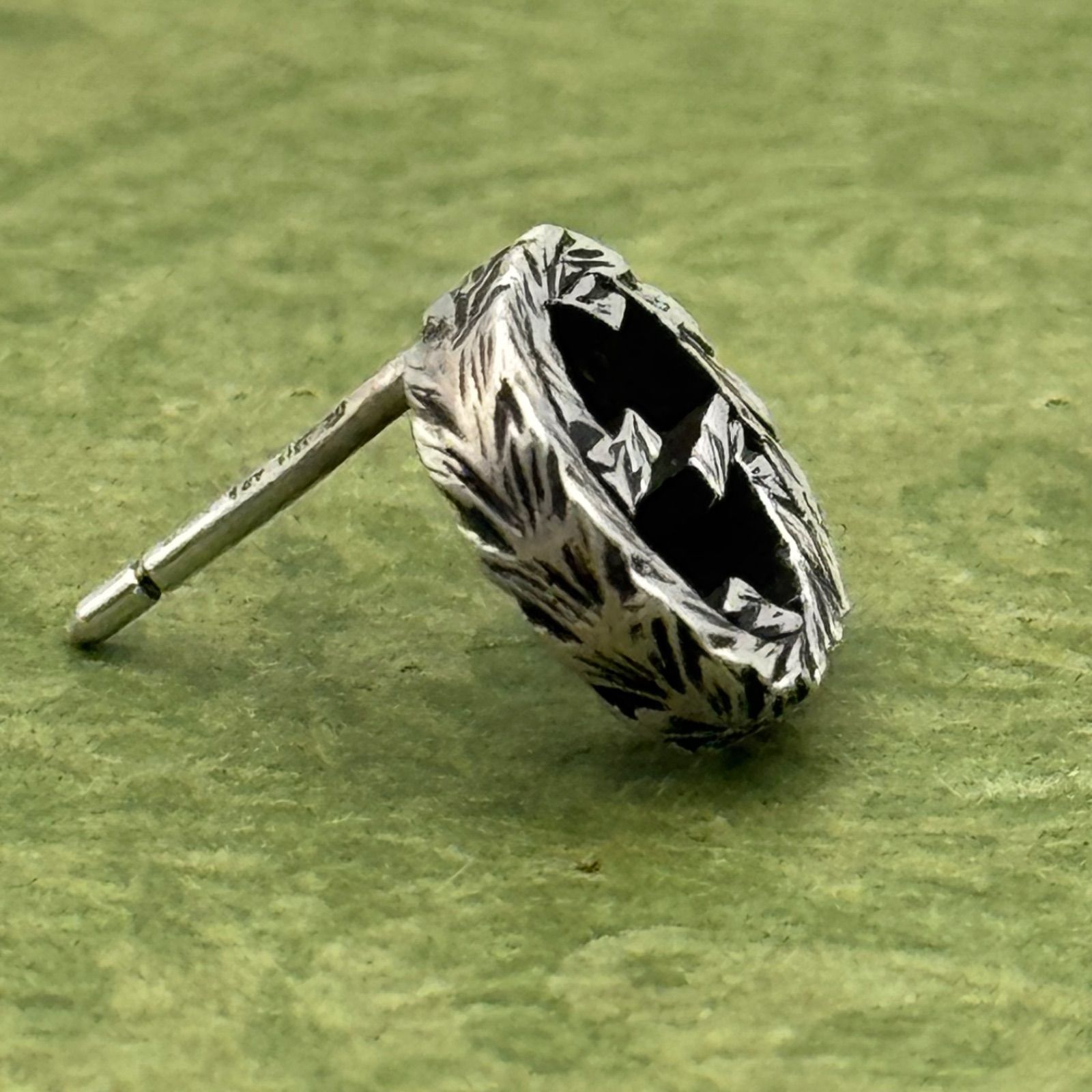 GUCCI インターロッキングg シルバー925 片耳 スタッズピアス