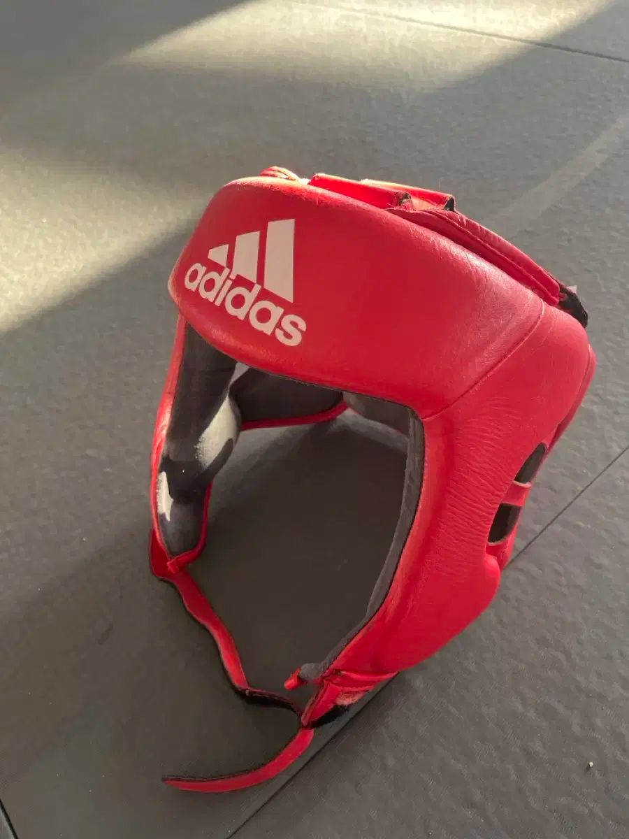 アディダス ボクシング ヘッドギア レッド WWW_SMP1DAWEKUDUS_SCH_ID