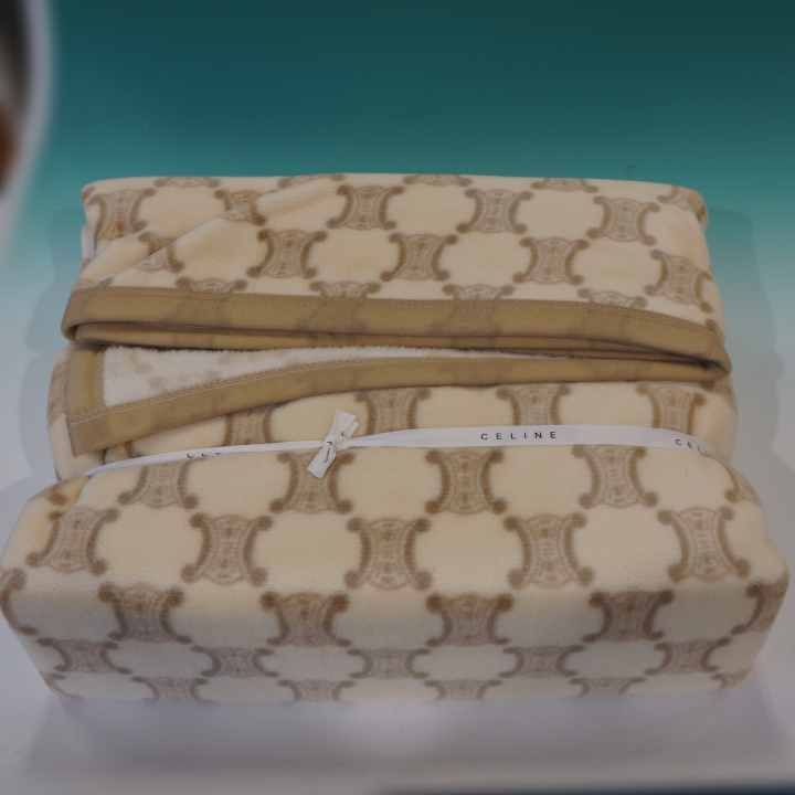 【新品未使用】CELINE セリーヌ　綿毛布　マカダム総柄　ベージュ 未使用保管品 CELINE セリーヌ 綿毛布 マカダム総柄 ベージュ 箱付き
