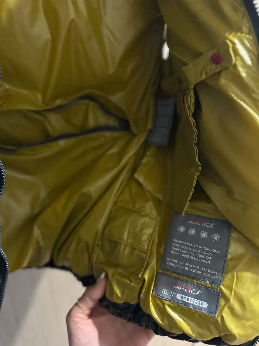  デュベティカ ブラック 光沢 ダウンベスト ベスト ジレ ベスト ジレ ビスチェ