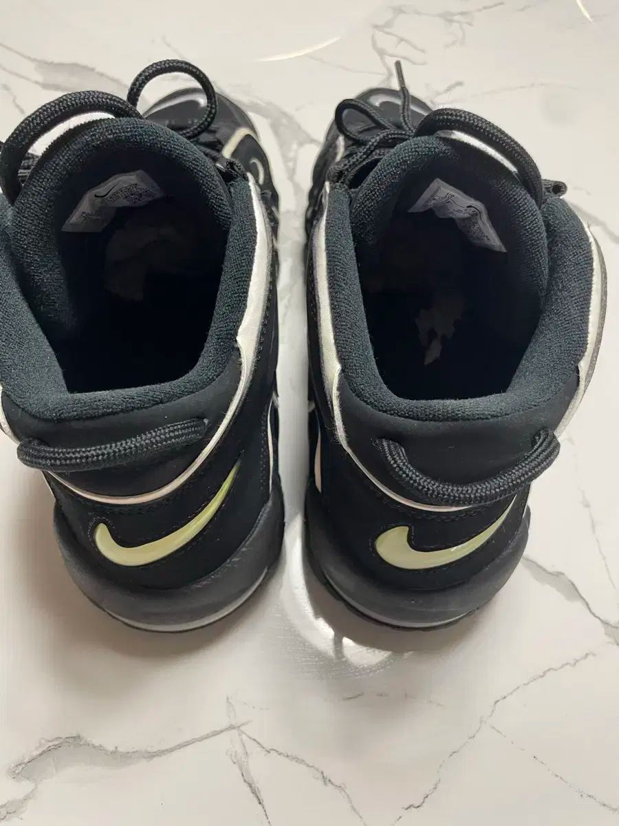 NIKE アップテンポ