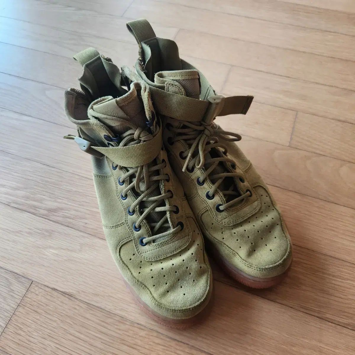 ナイキ SF エアフォース 1 ミッド デザート ウール モス 275