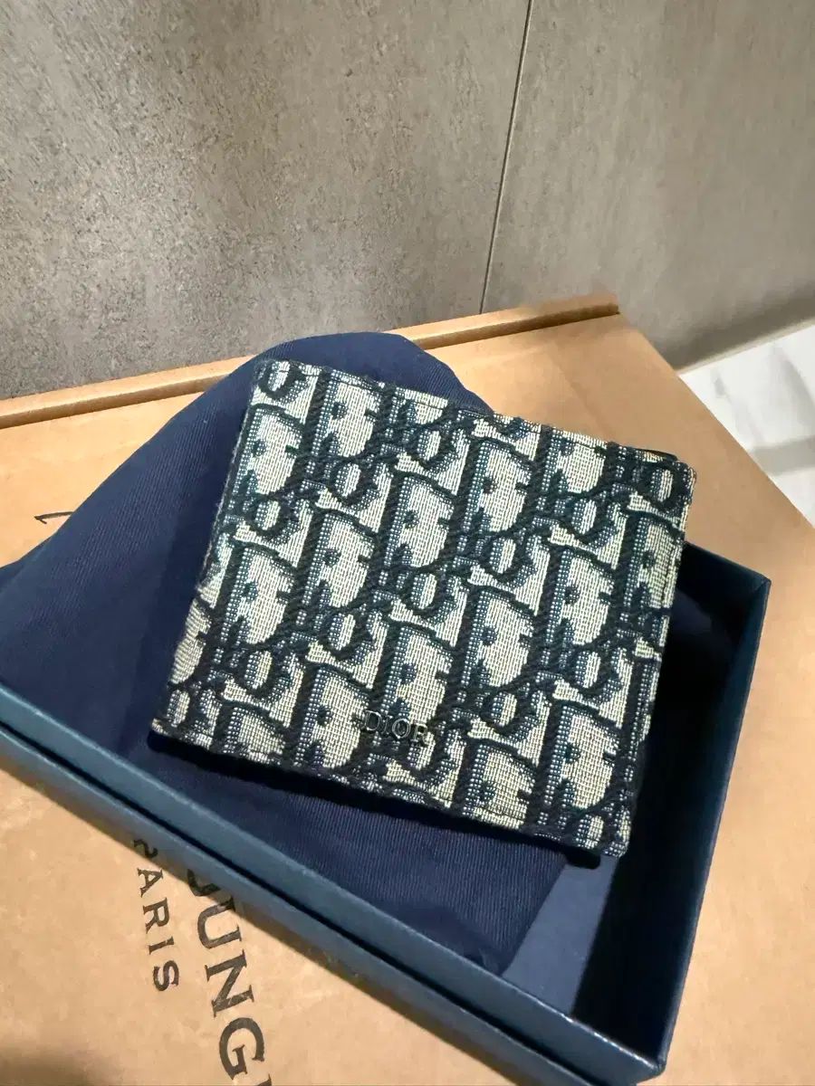 ディオール オブリーク 二つ折り財布 ほぼ