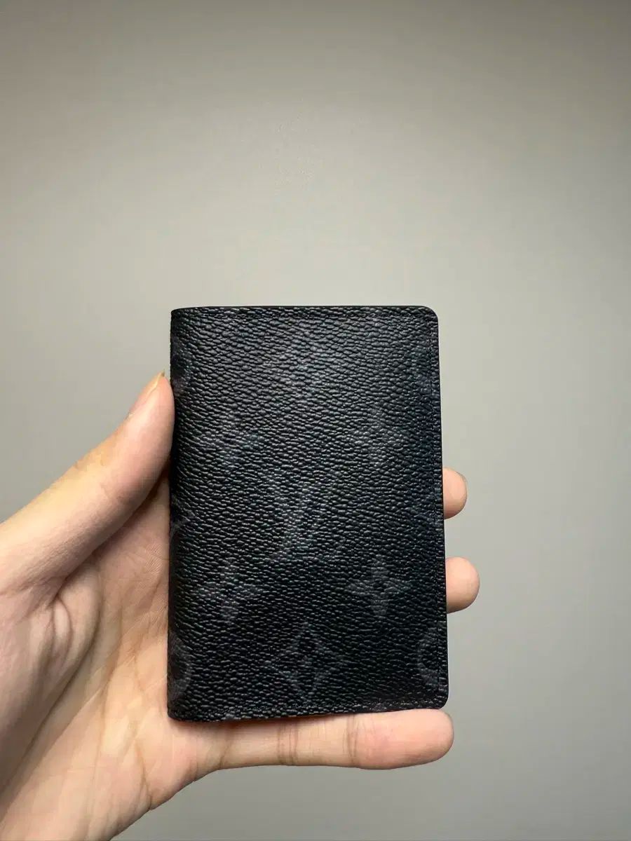 ルイヴィトン 新モデル エクリプス オーガナイザー ほぼ