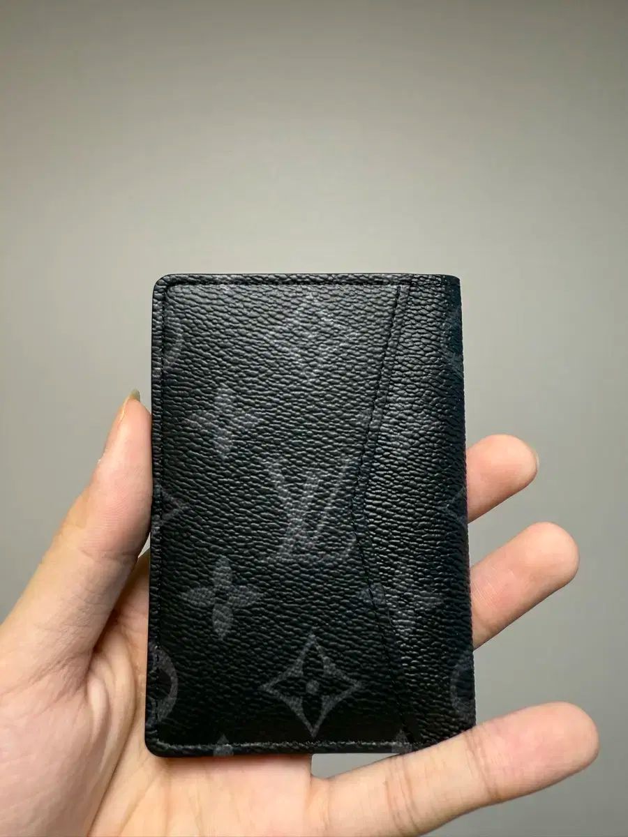 ルイヴィトン 新モデル エクリプス オーガナイザー ほぼ