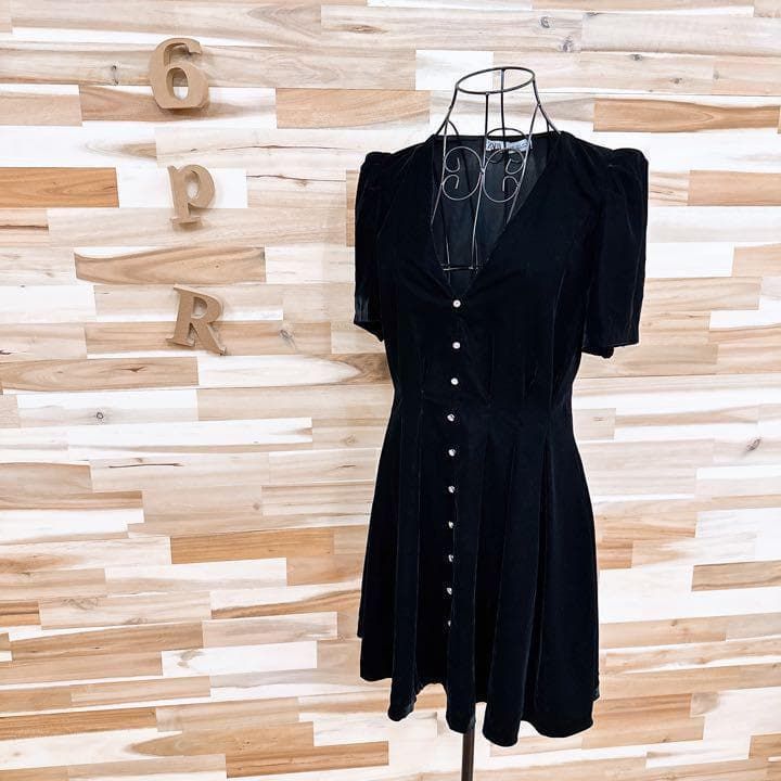 ザラ ベロア ドレス ワンピース ラインストーン ボタン Vネック S 黒