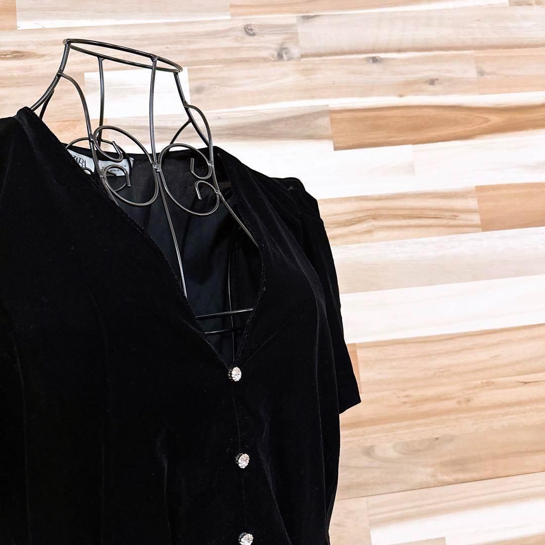 ボタン Vネック