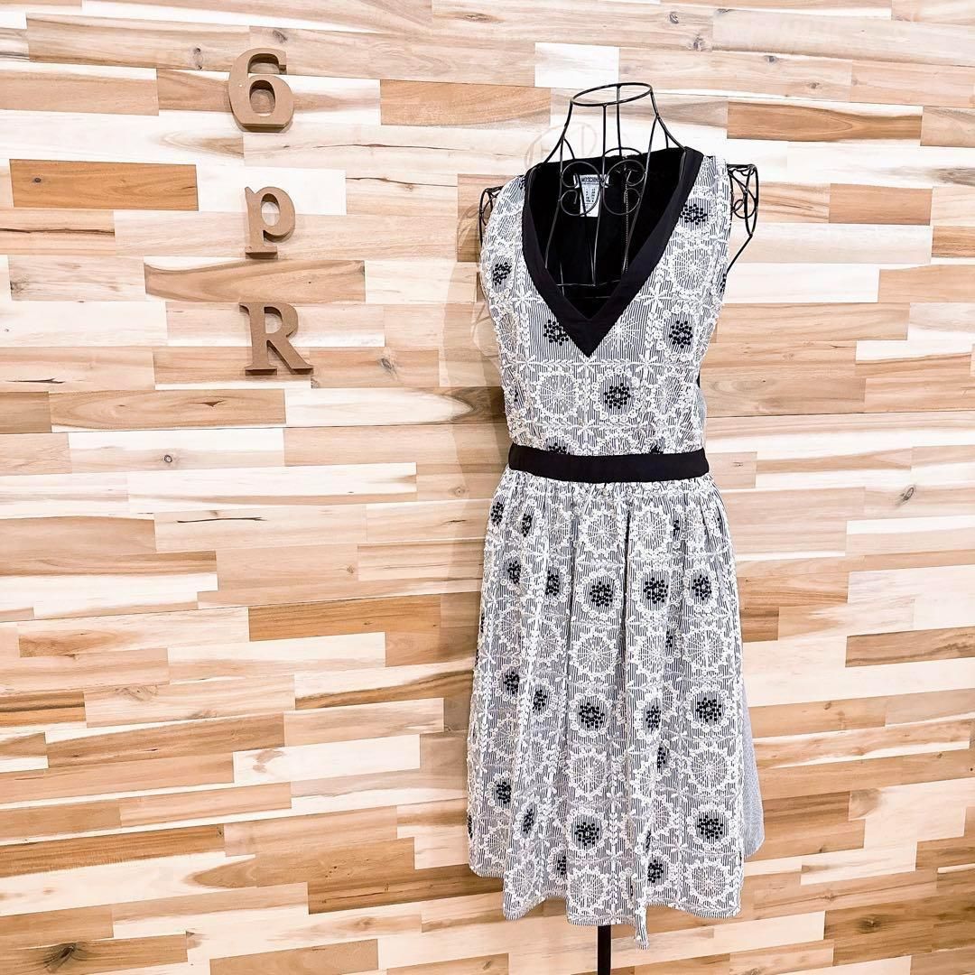 モスキーノ フラワー エンブロイダリー ノースリーブ ワンピース 花柄 白×黒