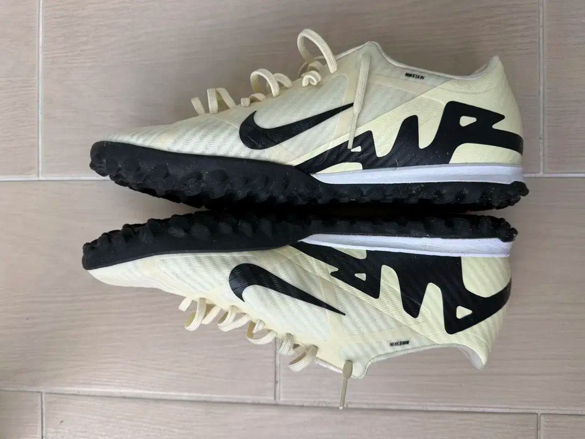 マーキュリアル ヴェイパー15 アカデミー