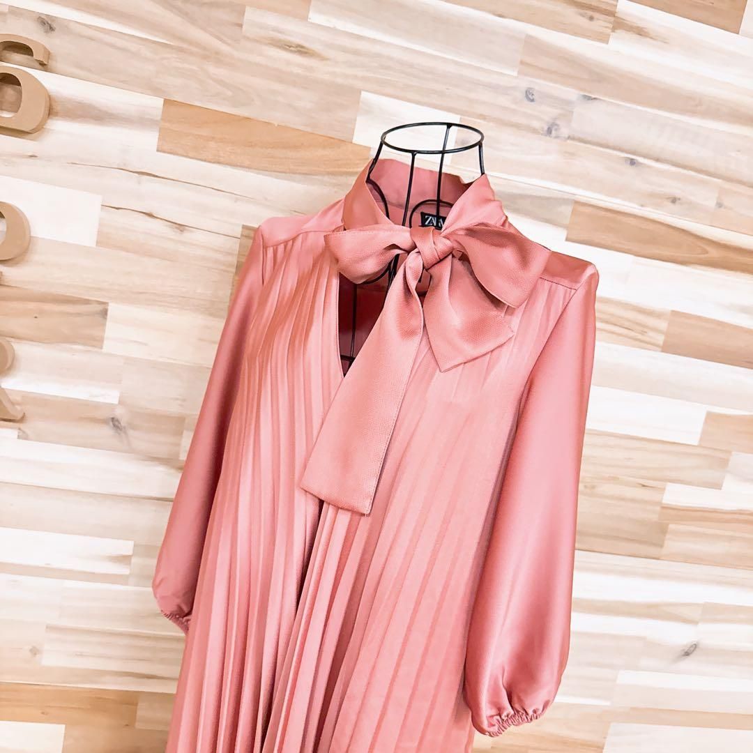 ザラ リボン タイ付き ゆったり プリーツ ワンピース Vネック XS ピンク