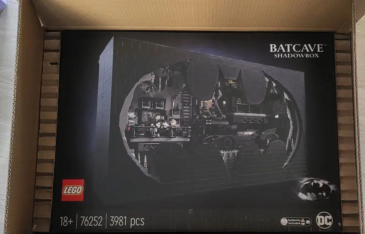 LEGOバットケイブシャドウボックス 76252