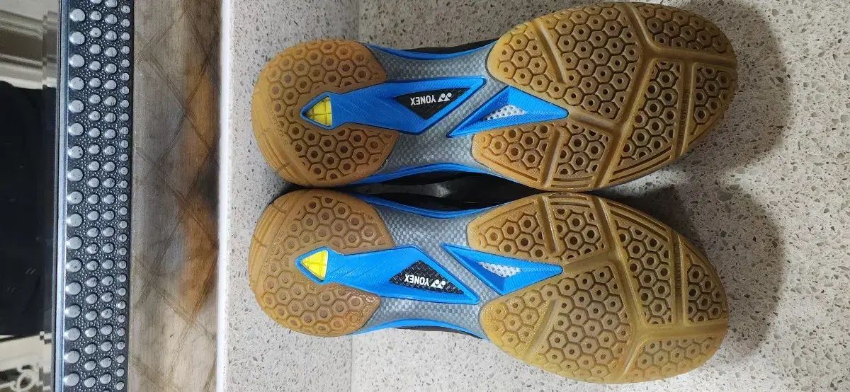 バドミントンシューズ