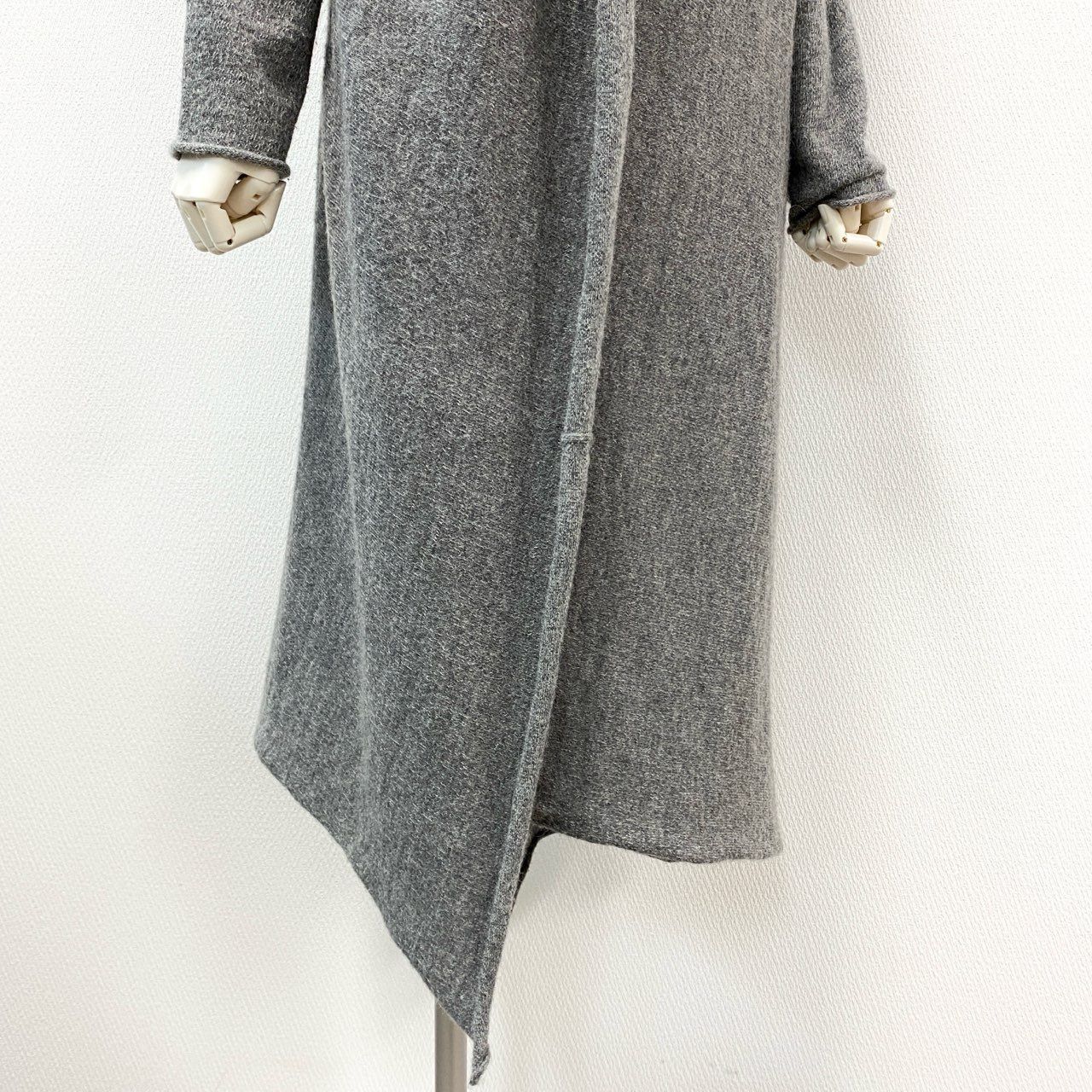 新品　ヨーガンレール　ダークグレー ロングカーディガン くるみボタン 新品 ヨーガンレール ダークグレー ロングカーディガン くるみボタン